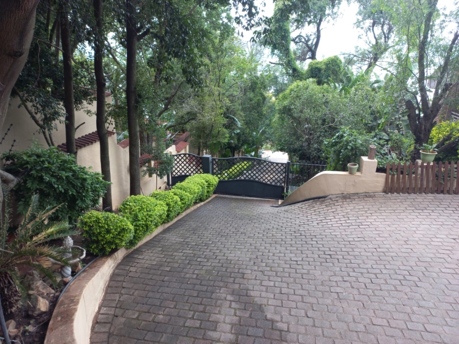 5 Bedroom Property for Sale in Kosmos North West